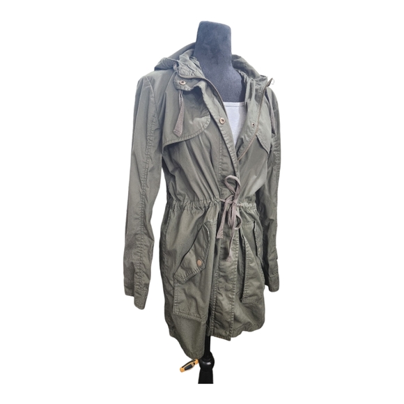 Tobi The Difference Hooded Trench Anorak in Olive - Picture 13 of 13